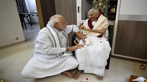 Pm Narendra Modi congratulats his mother on her 100 birthday