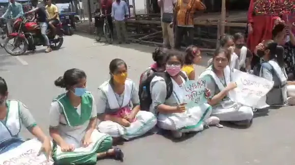 Demanding pass marks bongaon kumudini girls school students make road block