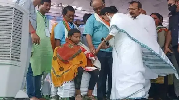 mamata banerjee stopped her speech in alipurduar because one fell ill