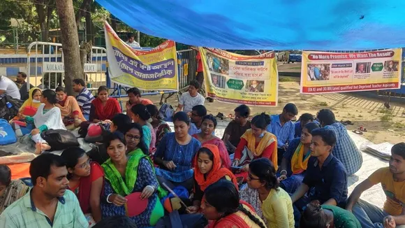 college service commissions candidate protest seeking job at kolkata