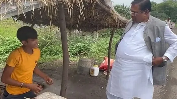 BJP,Viral Video,Faggan Singh Kulaste,Central Minister bargaining for Corn,ভাইরাল ভিডিয়ো,বিজেপি,কেন্দ্রীয় মন্ত্রী