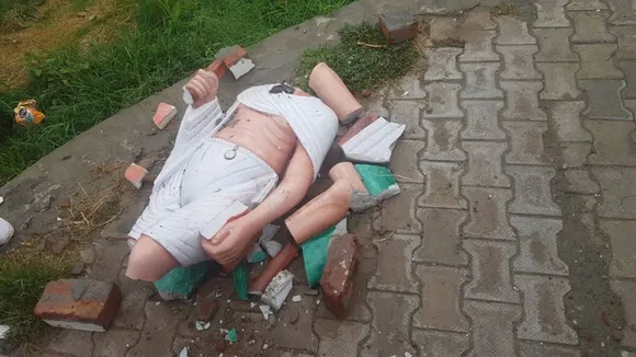 gandhi statue