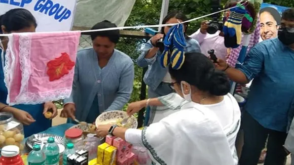 mamata banerjee phuchka derjeeling , মমতা ফুচকা দার্জিলিং