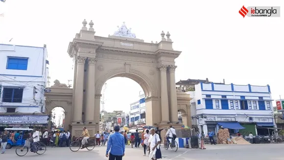 burdwan city vijoy toran karjon gate statues of king and queen controversy