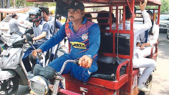 Cricketer,differently abled,E-Rickshaw,Raja Babu,viral news