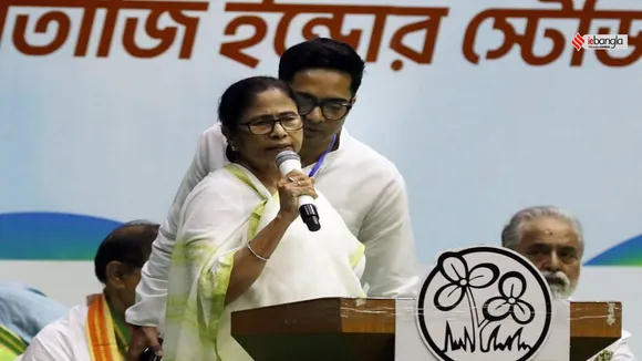 didir doot tmc didir suraksha kawach panchayat strategy mamata banerjee, গ্রামে গ্রামে দিদির দূতেরা ক্ষোভের মুখে, ঢিলে সুরক্ষাকবচ, বিড়ম্বনাতেই পঞ্চায়েত কৌশল লুকিয়ে তৃণমূলের