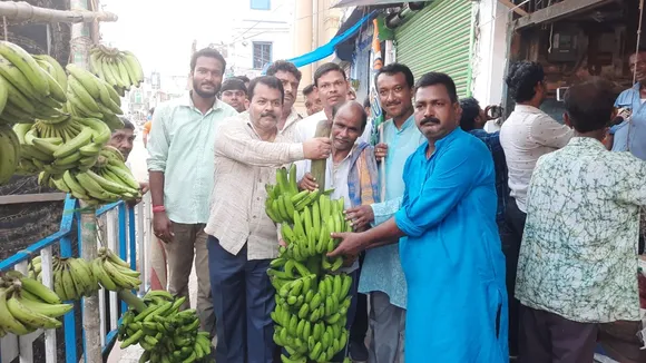 theft by left activists tmc help with banana to old sellers at burdwan
