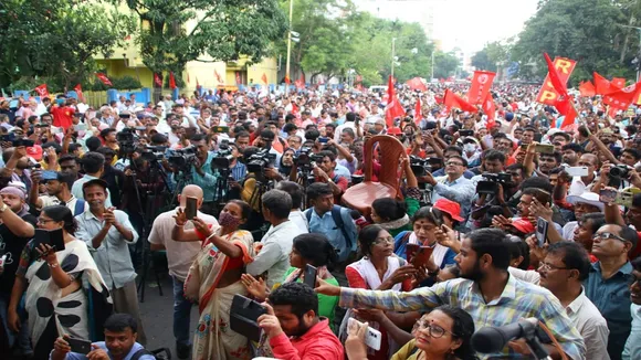 Can the left take political advantage of the meeting crowd
