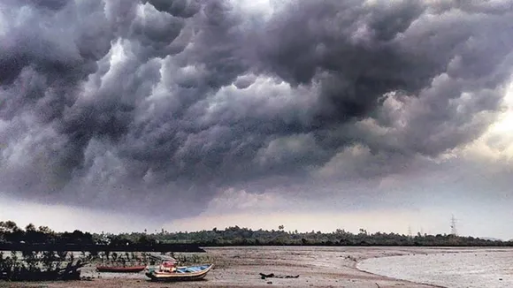 chances of heavy rainfall several district of bengal due to Cyclone sitrang
