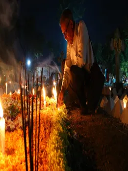 বিশ্বজুড়ে স্বজনের স্মৃতিতর্পণে ক্যাথলিক সম্প্রদায়