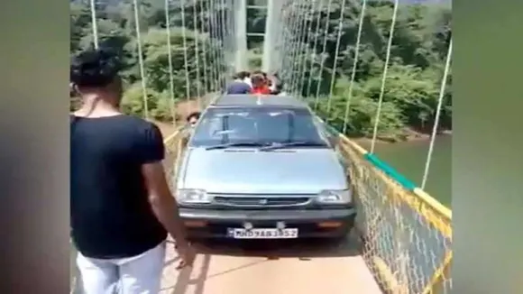 , today viral video, shocking news in hindi, nbt viral, morbi bridge collapse, morbi bridge accident, karnataka news, karnataka cable bridge,