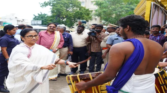 mamata banerjee plays drum in chennai