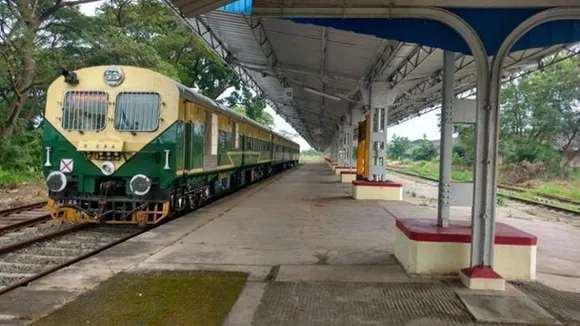 indian railways, cochin harbour terminus-ernakulam jn demu, demu, kochi passenger train, shortest passenger train, railways, passengers, shortest passenger train, Cochin Harbour Terminus, India shortest train, shortest train, offbeat, ajab gajab, weird news in hindi, weird news,