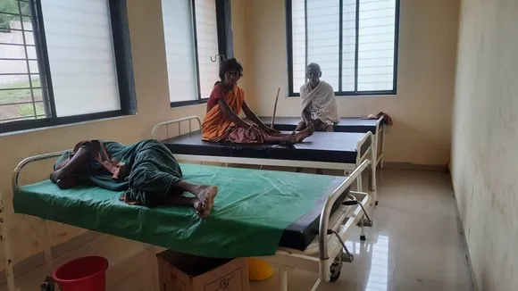 Bilgaon PHC, electricity in Bilgaon PHC, Electricity in Maharashtra hospitals, patients treated in torchlight, Mumbai latest news"
