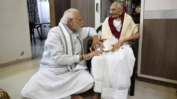 PM Modis mother Heeraben hospitalised , অসুস্থ প্রধানমন্ত্রী মোদীর মা হীরাবেন, ভর্তি হাসপাতালে