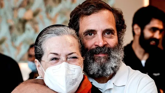 Rahul shares picture with mother Sonia Gandhi after bharat jodo yatra, 'ওঁর থেকে যা পেয়েছি-তাই বিলোচ্ছি', সনিয়াকে জড়িয়ে ছবি শেয়ার, আবেগঘন রাহল