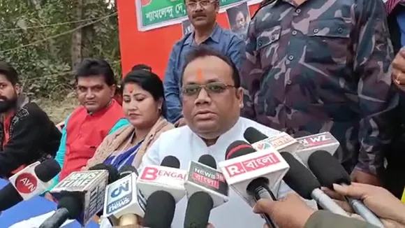 bjp mla bonga south swapan majumdar warns police, 'ওসি-আইসিদের মাথা ফাটিয়ে থানা জ্বালিয়ে দিন', বিজেপি বিধায়কের নজিরবিহীন নিদানে তোলপাড়