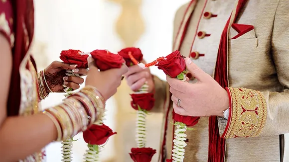 Viral, Viral Video, Marriage Viral Video, priest, Hindi Marriage Mantra, Dumdum, North 24 Parganas news, Priest delivered Hindi dialog
