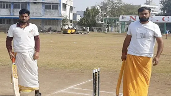 Maharshi Cup,Cricket commentary,umpiring in the Sanskrit,dhoti-kurta,Cricket Tournament in Sanskrit,MP News,Viral Story,Trending Story,Ajab Gajb Story"