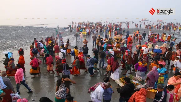 Lakhs of pilgrims are taking a holy bath in Gangasagar for Makar Sankranti
