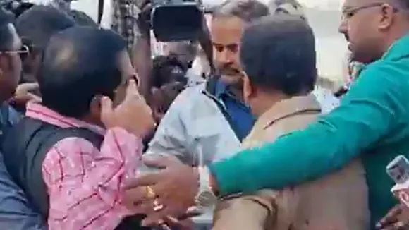 bjp police clash over ganga arati programme in bebughat kolkata, বাবুঘাটে ধুন্ধুমার, পুলিশ-গেরুয়া বাহিনী সংঘাত, গ্রেফতার সজল ঘোষ
