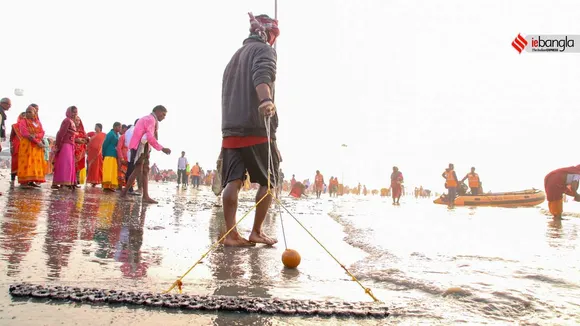 Many people used magnets to collect money from the Gangasagar