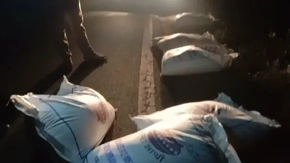 A few sacks of khadya sathi project rice fell on the streets of Jamalpur