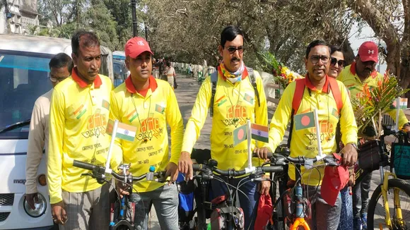 8 cyclists crossed from Chandannagar to Dhaka in Bangladesh