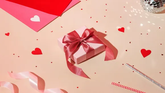 Valentine day gift, Smartphone, Smartwatch, wearable, Speakers, valentine day week, Gift ideas tech-news technology
