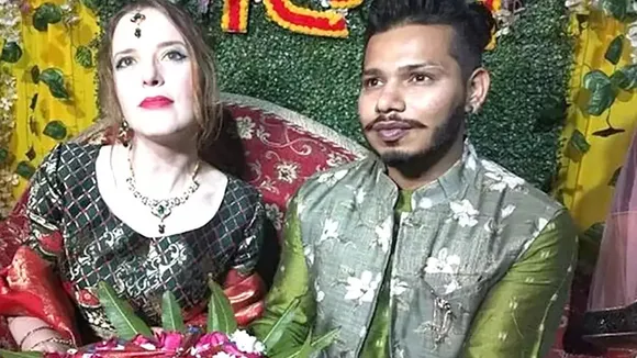 russian girl marry indians,russian girl marry village boy,russian girl marriage,pratapgarh russian girl marriage,marriage viral video,","description":"यूपी के प्रतापगढ़ जिले के बेल्हा गांव की एक शादी लोगों का ध्यान अपनी ओर खींच रही है यहां रूस की एक लड़की वेरोनिका ने हिंदू रीति-रिवाजों के साथ अमित सिंह नाम के लड़के के साथ शादी रचाई है।","image":{"@type":"ImageObject","url":"https://static.tnnbt.in/thumb/msid-97926241,imgsize-103880,width-1280,height-720,resizemode-75/97926241.jpg","height":720,"width":1280,"caption":"Russian girl marry Indians"},"author":[{"@type":"Person","name":"टाइम्स नाउ नवभारत","url":"https://www.timesnowhindi.com/author/times-now-navbharat-479258775"}],"publisher":{"@type":"Organization","name":"Times Now Navbharat","logo":{"@type":"ImageObject","url":"https://static.tnnbt.in/photo/msid-94319133/94319133.jpg","width":600,"height":60}}}INDDark Modeसाइन इन करें ताज़ा खबरदेशएंटरटेनमेंटस्पोर्ट्सएजुकेशनवायरलवीडियोवेब स्टोरीअध्यात्मलाइफस्टाइलबिजनेसलाइव टीवीसर्चताज़ा खबरदे