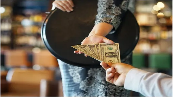 large amount of cash, Odd News, Viral On Social Media, viral On Internet, Weird news, strange news, bizarre news, bizarre story, amazing news, strange news, interesting news, viral news, trending news, viral, trending,