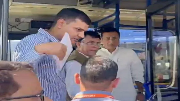 pawan khera, pawan khera deboarded, raipur plenary session, pawan khera stopped flying, delhi airport, delhi airport congress, congress protest, congress