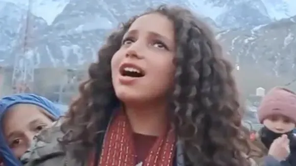 "Gilgit Baltistan Girl,Gilgit Baltistan Girl Singing,गिलगिट बाल्टिस्तान,घुंघराले बाल वाली लड़की,इन आंखों की मस्ती,मशहूर सिंगर आशा भोसले,Asha Bhosle,Gilgit Baltistan,Asha Bhosle Song,Indian Fans,फिल्म उमराव जान,इंस्टाग्राम,Trending Video,Viral News In Hindi,Viral Video News,zara hatke,ndtv zara hatke videos,ndtv india,ndtv hindi,ndtv khabar,ndtv news,Social Media,Entertainment News In Hindi,Tv News And Gossip,young girl,In Aankhon Ki Masti"