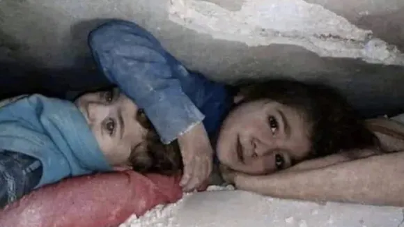 Seven year old girl protects little brother under rubble, Seven year old girl protects little brother , moving photograph, Moving Photo, Seven Year Old Girl Shielding little Brother Under Rubble, Moving Photo of Seven Year Old Girl, Syria earthquake, Syria news, earthquake news, viral pic, viral photo, viral picture, viral image, Syria earthquake news, Syria earthquake update, trending pic, trending news, viral news,