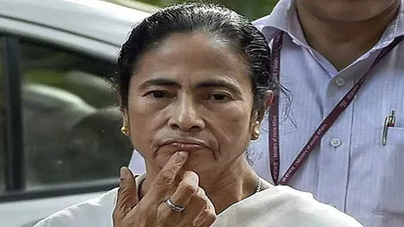 bangaon tmc candidate alorani sarkar is bangladeshi citizen order by calcutta high courts division bench , বনগাঁর তৃণমূল প্রার্থী আলোরানি বিদেশি, রায় হাইকোর্টের ডিভিশন বেঞ্চর
