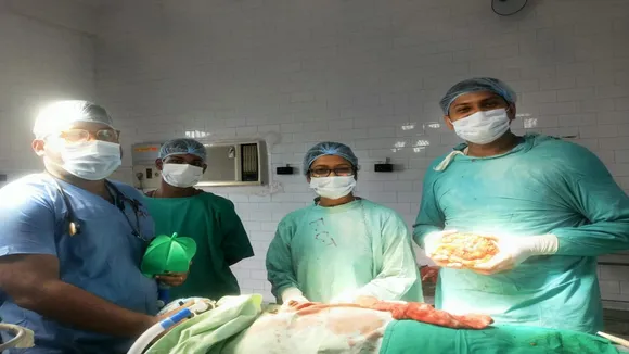 rare tumor was surgically removed at Digha Hospital , জেলার হাসপাতালে বিরল অস্ত্রপচার করে বিশাল টুইমার কেটে মুমুর্ষু রোগীর প্রাণদান