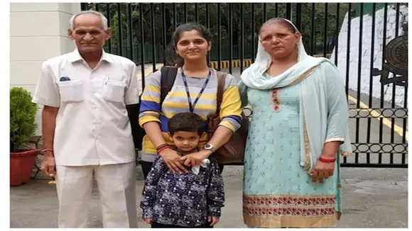 Viral Photo, IAS Anu Kumari, Success Story, UPSC Exam, Sarkari Naukri, Anu Kumari IAS Twitter, UPSC With Job, Anu Kumari IAS Cadre, Anu Kumari IAS Rank,