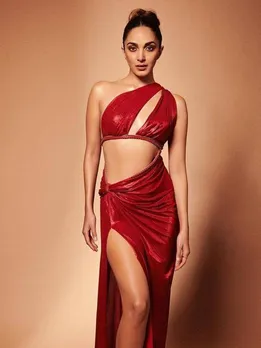 লাল ঝকঝকে লুকে কিয়ারা আদভানি