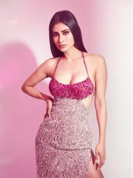 স্লিট পোশাকে মৌনি রায়