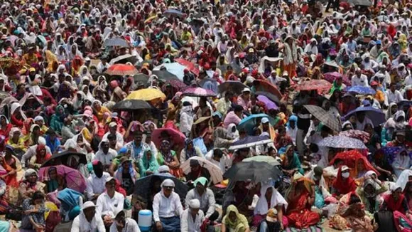 11 die of heat at Maharashtra govt event