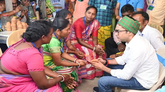 Abhishek Banerjee meets 3 tribal women who crawled to join TMC