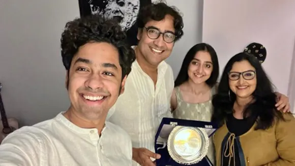 kaushik sen, riddhi sen, kaushik sen got award, kaushik sen tollywood, kaushik sen news, tolly news, tolly world, tollywood news, tollywood talk, indian express news, indian express entertianment news, express entertianment news, tollywood news, tolly world, আজকের বিনোদন, বিনোদন