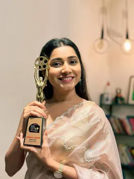 গৌরী নালাওয়াদে শাড়ি লুক