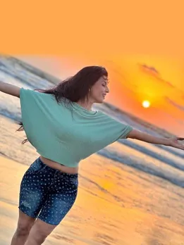 মাধবী নেমকার কনকন ট্রিপ ভিডিও