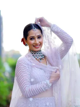 প্রিয়া মারাঠে প্যাস্টেল লেহেঙ্গা