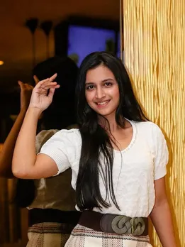 রিতিকা শ্রোত্রীর কিউট ফটোশুট