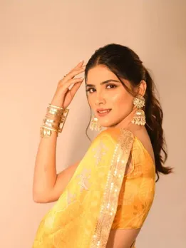সায়লি পাতিল হলুদ শাড়ি ফটোশুট