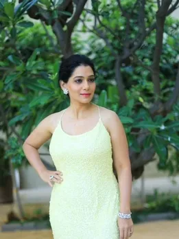 উর্মিলা কোঠারে বোল্ড লুক ভিডিও