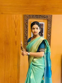 অপূর্ব গোরে অ্যায় কুঠে কে কার্তে