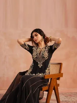 মৌনি-রয়